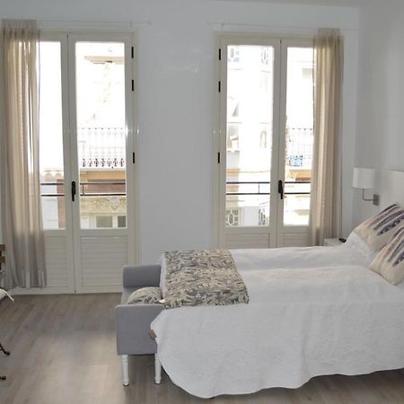 Modern studio flat close to Plaza Merced Málaga Esterno foto