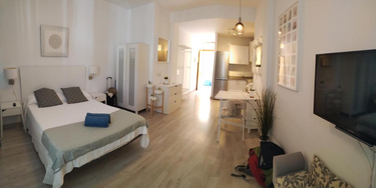 Modern studio flat close to Plaza Merced Málaga Esterno foto