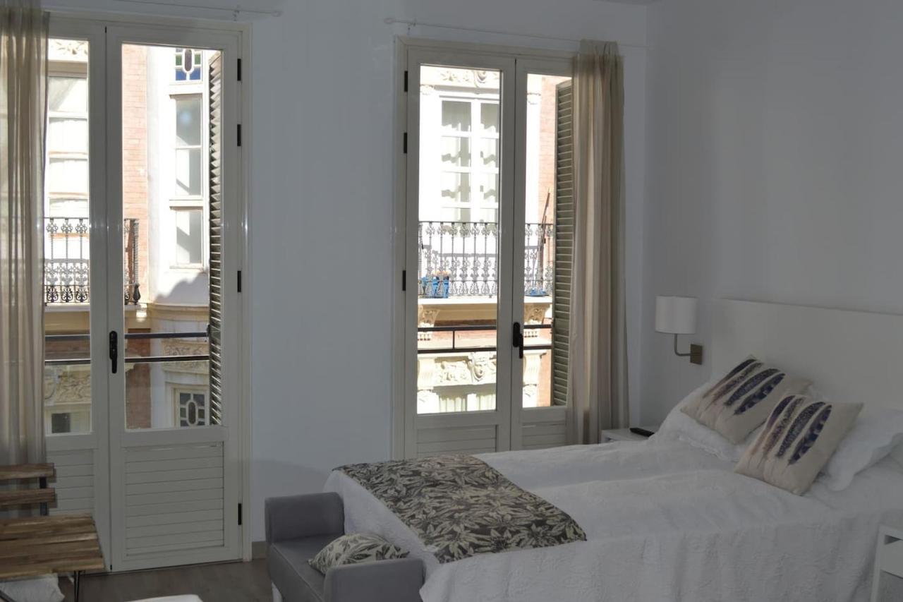 Modern studio flat close to Plaza Merced Málaga Esterno foto