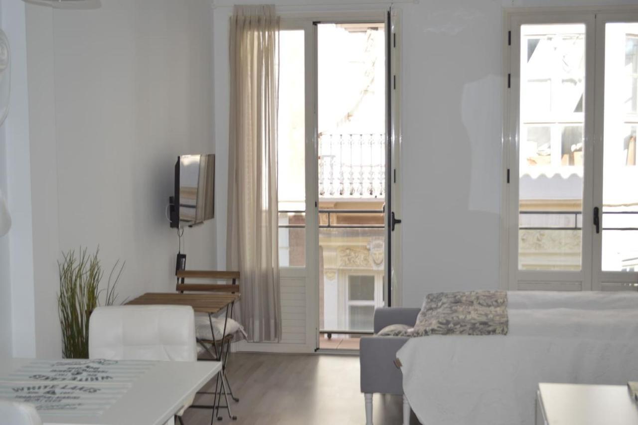 Modern studio flat close to Plaza Merced Málaga Esterno foto